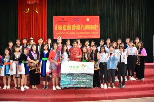 Lễ trao học bổng cho 75 em nữ sinh và định hướng nghề cho học sinh THPT huyện Điện Biên Đông